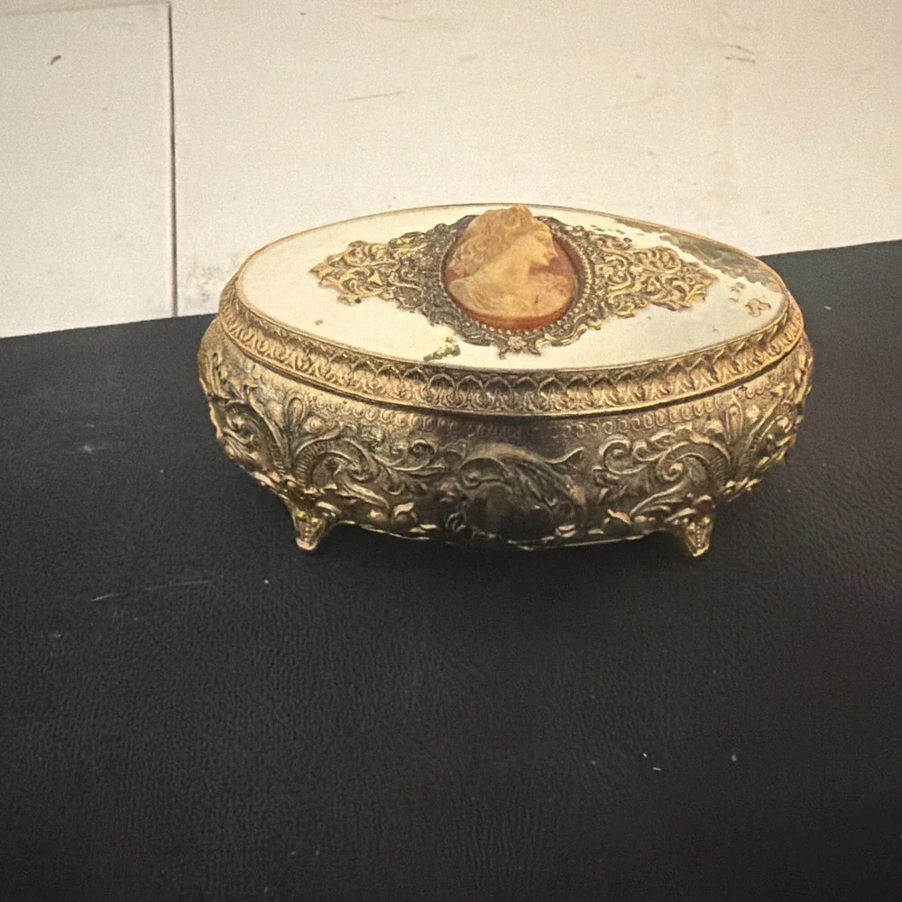 Vintage Victorian Style Gold Plated Music Box w/ Cameo Portrait & Velvet Lining